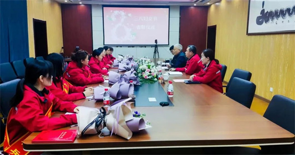 巾幗展風采---AG廳創園召開三八婦女節表彰大會! 巾幗展風采---AG廳創園召開三八婦女節表彰大會!